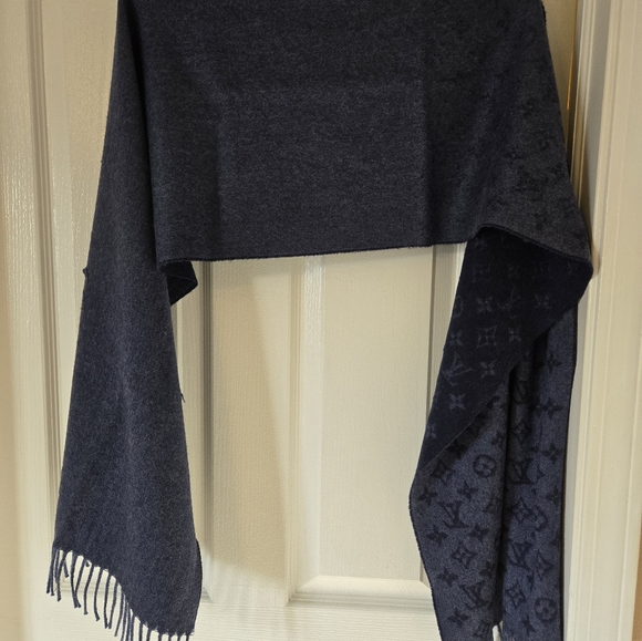 Louis Vuitton monogram gradient scarf - Picture 5 of 5